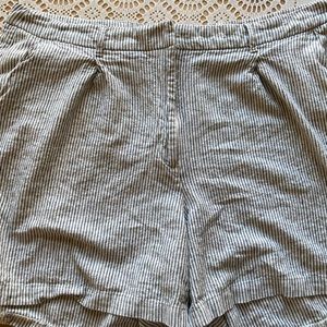 Women’s size XXL striped trouser shorts Old Navy
